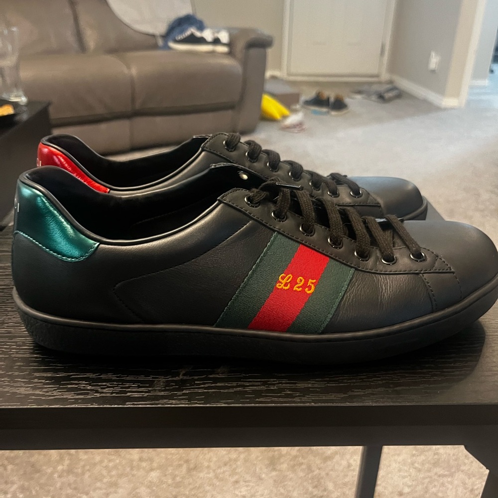 Men’s Size 9 Gucci shoes